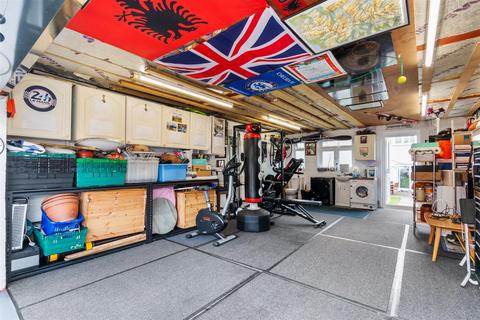 62 Kingsbridge Road, Morden, SM4 4QB