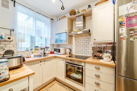 3 bedroom house for sale - Shoot-Up Hill, London, NW2