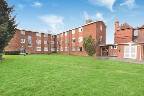 1 bedroom private hall to rent, Room 7 Martindale Court