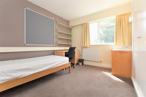 1 bedroom private hall to rent - 8 Martindale Court