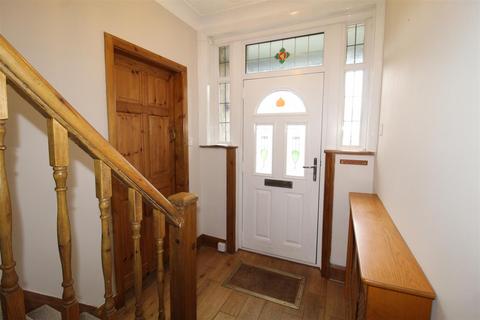 4 bedroom semi-detached house to rent - Kelvin Road, Elland