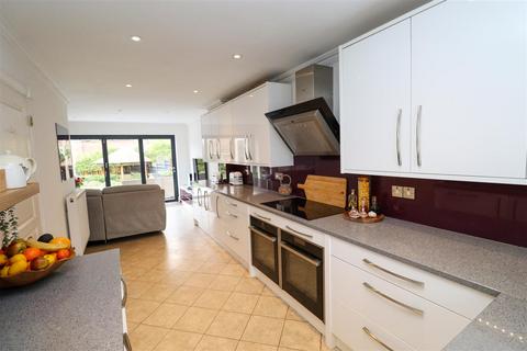 44 Chineham Close, Fleet, GU51 1BF