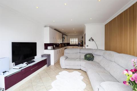44 Chineham Close, Fleet, GU51 1BF
