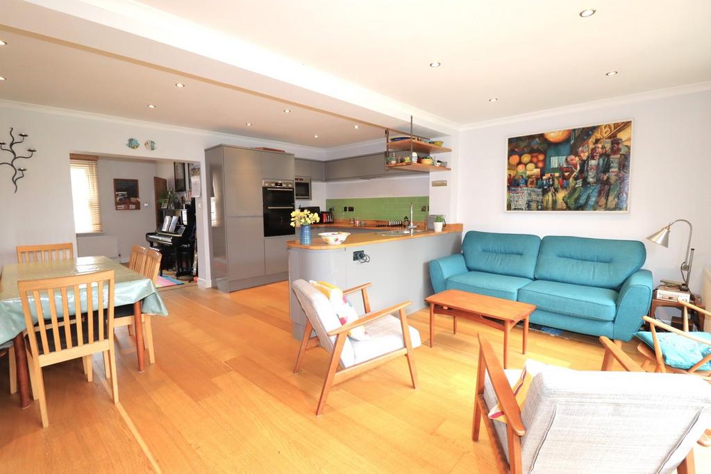 Rectory Road, Farnborough GU14 4 bed semidetached house for sale £