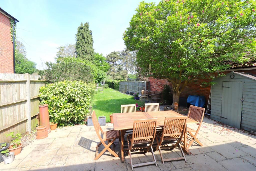 Rectory Road, Farnborough GU14 4 bed semidetached house for sale £