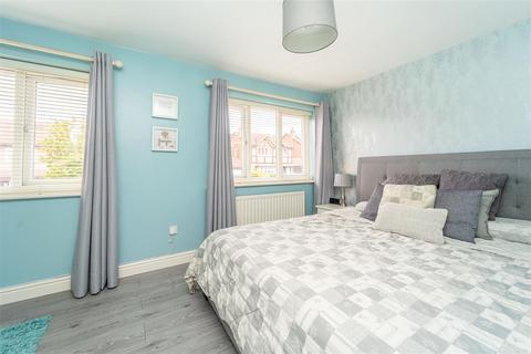 23 Penleigh Gardens, Wombourne, Wolverhampton, WV5 8EJ
