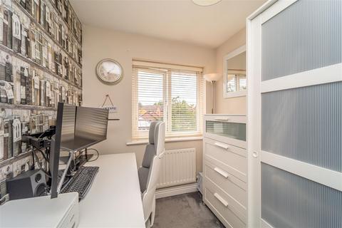 23 Penleigh Gardens, Wombourne, Wolverhampton, WV5 8EJ