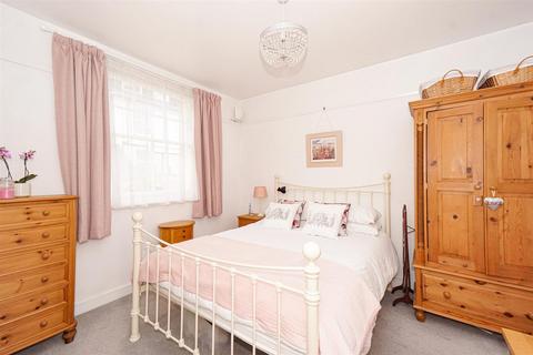 1 bedroom flat for sale, Portland Place, Hastings