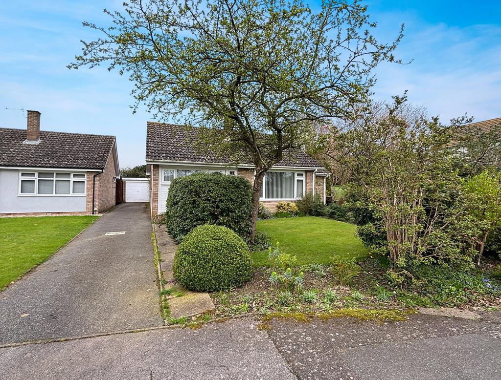 Springhill Close, Great Bromley, Colchester, CO7 2 bed detached bungalow for sale £325,000