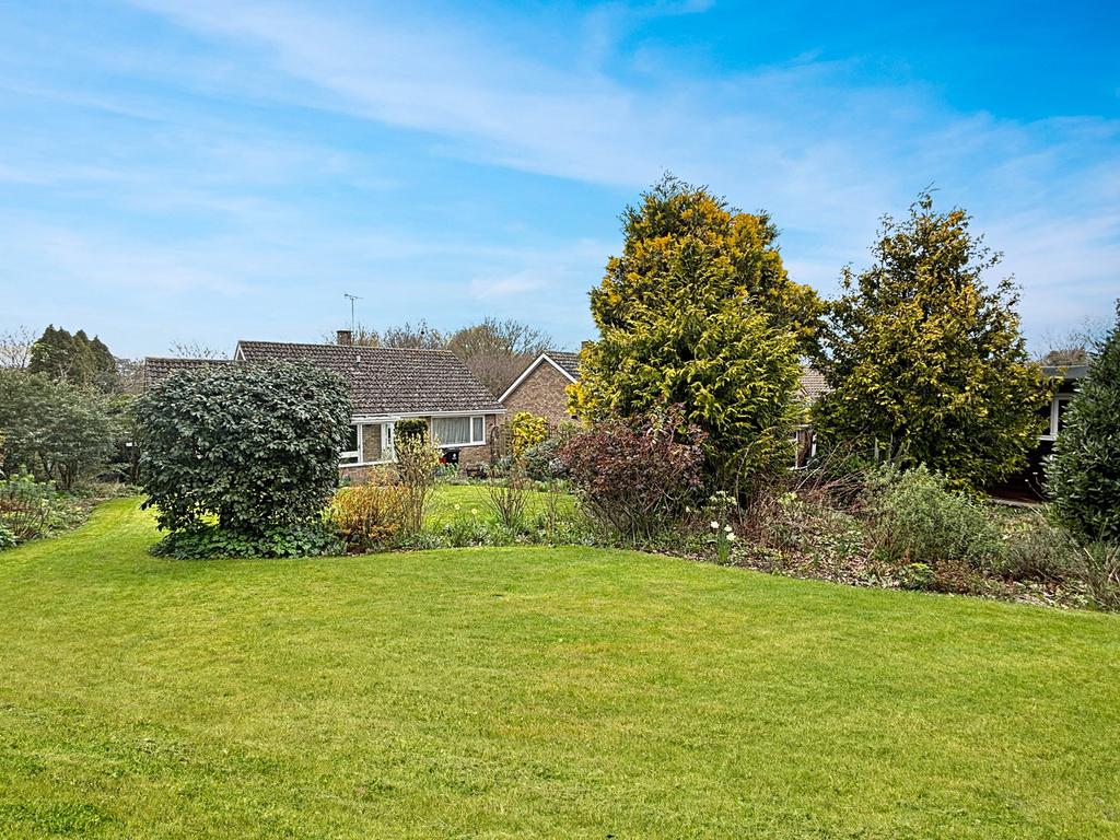 Springhill Close, Great Bromley, Colchester, CO7 2 bed detached bungalow for sale £325,000