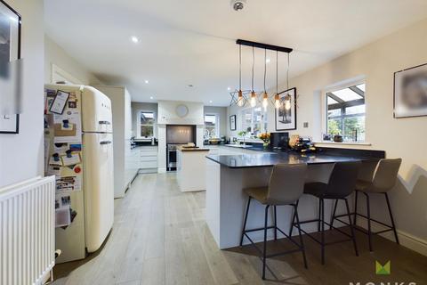 5 bedroom detached house for sale, Whittington Road, Gobowen, Oswestry