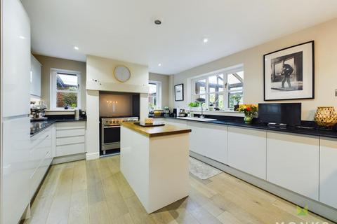 5 bedroom detached house for sale, Whittington Road, Gobowen, Oswestry