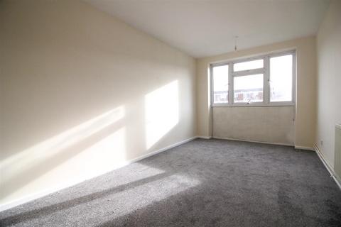 2 bedroom flat to rent - Eden Close, Slough