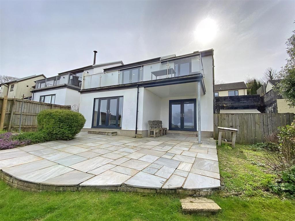 Lawnswood, Saundersfoot 4 bed detached house for sale £500,000