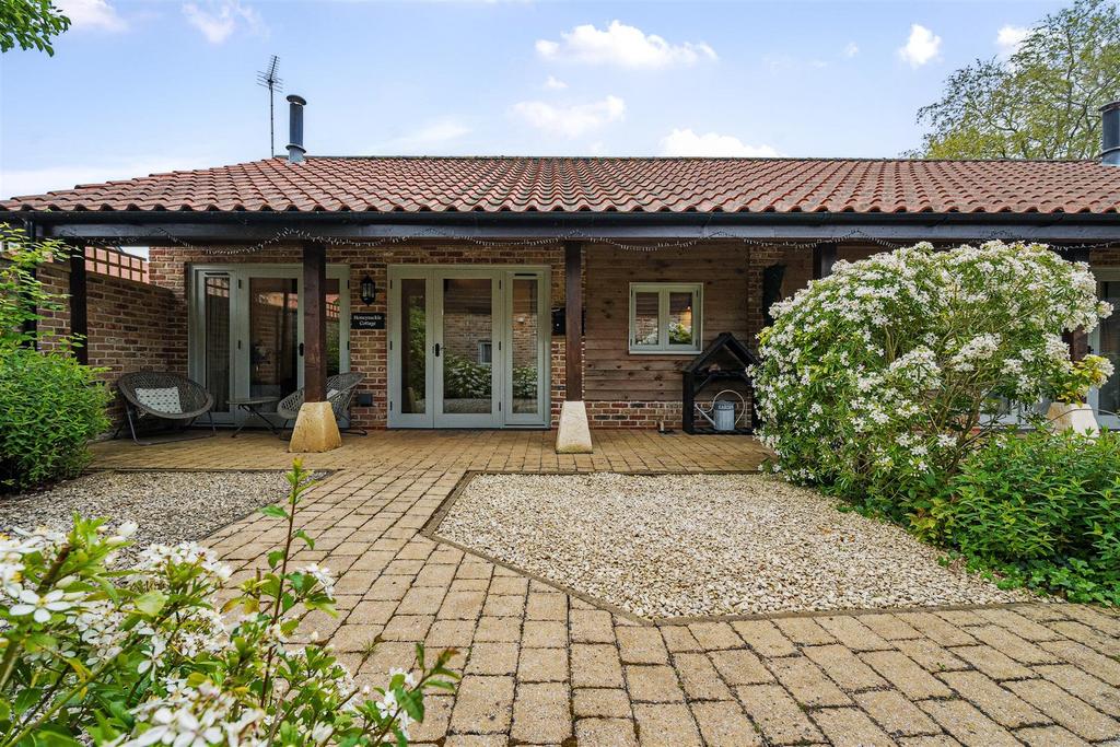 The Green, Poulshot 2 bed semidetached bungalow for sale £289,950
