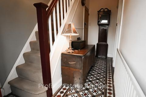 1 Sunnyhill, Burbage, Hinckley, LE10 2SB