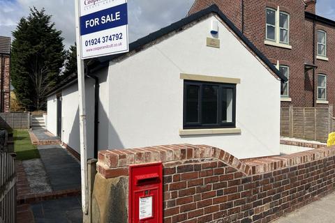 2 bedroom detached bungalow for sale, New Road, Old Snydale WF7