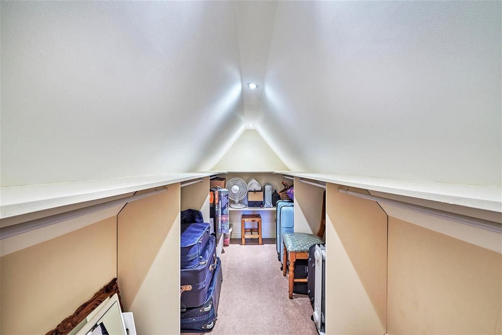 Walk in wardrobe cupboard