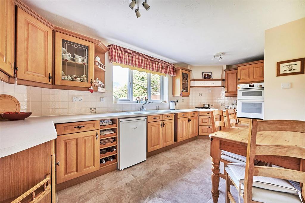Fitted kitchen
