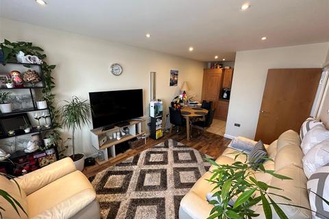 2 bedroom flat to rent, Whippendell Road, Watford WD18