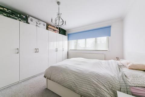 68 Stonecot Hill, Sutton, SM3 9HE