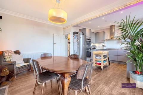 197 Alexandra Park Road, London, N22 7BJ