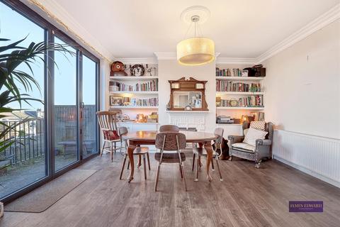 197 Alexandra Park Road, London, N22 7BJ
