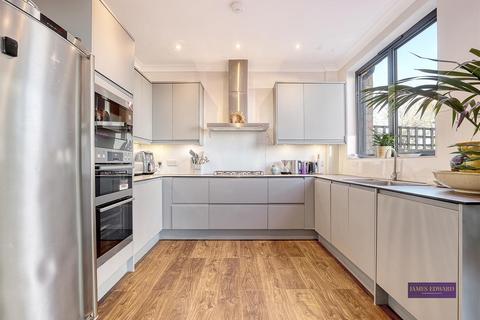 197 Alexandra Park Road, London, N22 7BJ