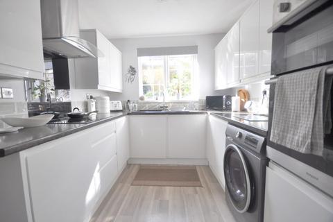 4 bedroom house for sale, Canberra Close, Exeter