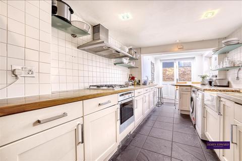 65 Romilly Road, London, N4 2QY