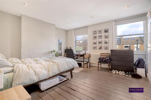 65 Romilly Road, London, N4 2QY