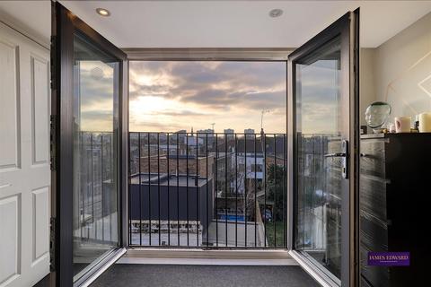 65 Romilly Road, London, N4 2QY