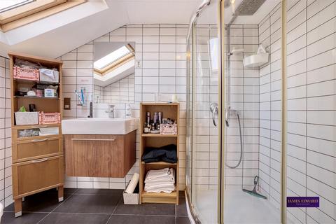 65 Romilly Road, London, N4 2QY