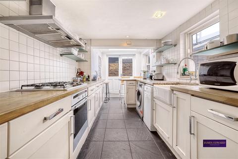 65 Romilly Road, London, N4 2QY