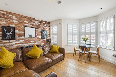 9a Rathcoole Avenue, London, N8 9LY