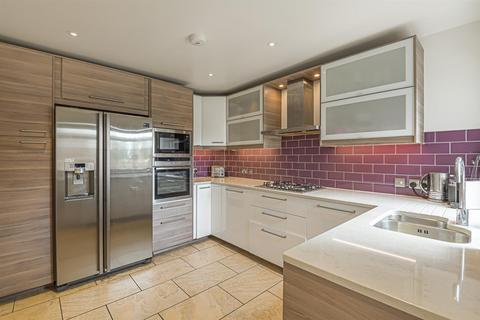 9a Rathcoole Avenue, London, N8 9LY
