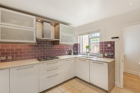 9a Rathcoole Avenue, London, N8 9LY