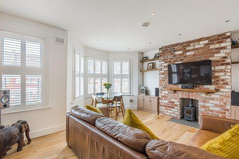 9a Rathcoole Avenue, London, N8 9LY
