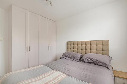 9a Rathcoole Avenue, London, N8 9LY