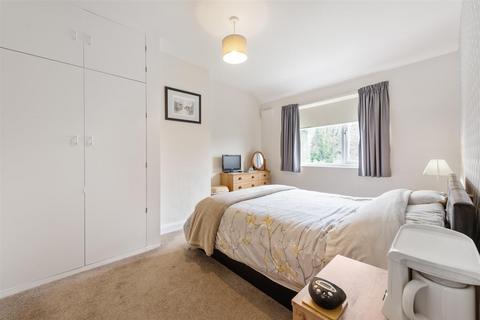 19 Barrington Road, Solihull, B92 8DP