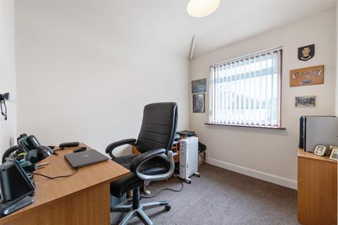 19 Barrington Road, Solihull, B92 8DP