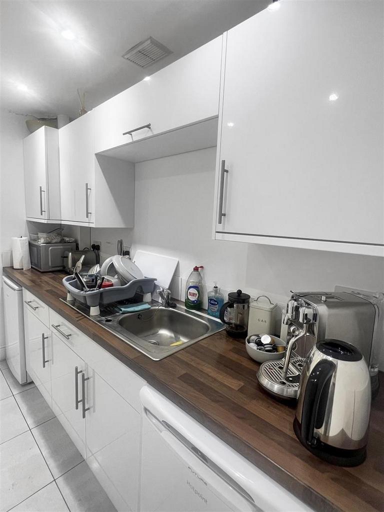 Kitchen 1.jpg