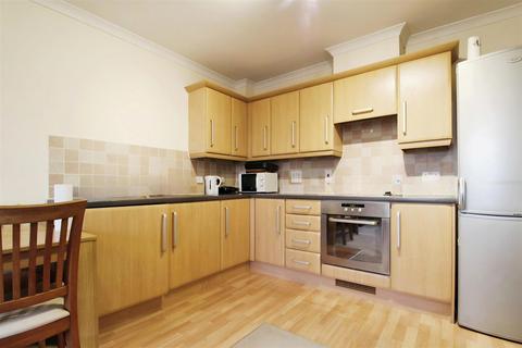 2 bedroom flat for sale, Bower Way, Slough