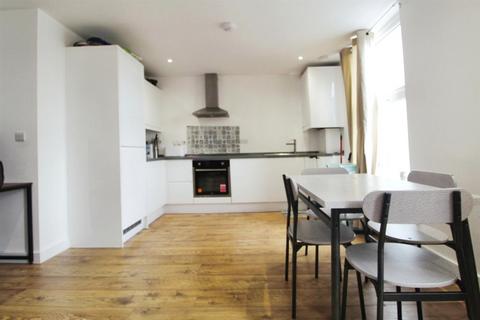 2 bedroom flat for sale - High Street, Slough