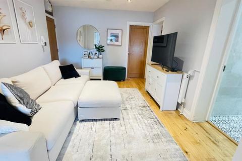 2 bedroom flat to rent, 100 Worple Road, London SW19