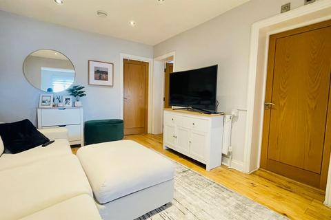 2 bedroom flat to rent, 100 Worple Road, London SW19