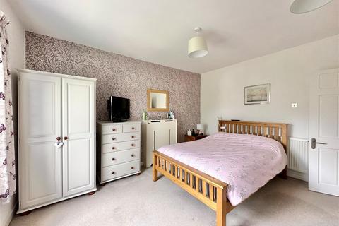 25 Buxton Road, Furness Vale, High Peak, SK23 7PQ