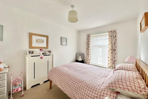 25 Buxton Road, Furness Vale, High Peak, SK23 7PQ