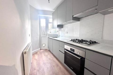 2 bedroom terraced house to rent, Hutton Grove, Woodside Park, London