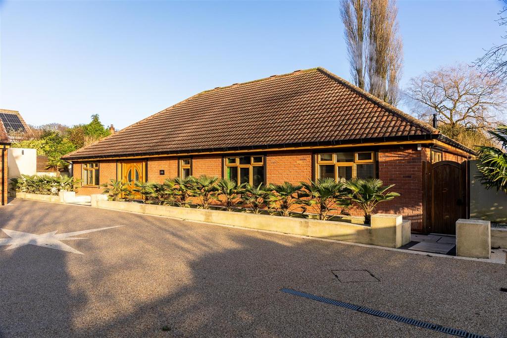 Jesmond Road, Darlington DL1 4 bed detached bungalow for sale £550,000